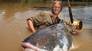 Giant catfish Mekong River ThaiLand  FISH MONSTER HUNTING [upl. by Nauquf]