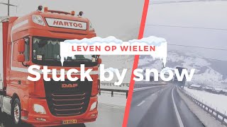 Slapen op snelweg door zware sneeuwval  Vlog 34  Zwitserland  Trucking  Leven op wielen [upl. by Nerb]