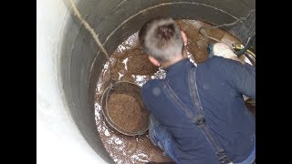 Ruční kopání studny  hand digging a well [upl. by Arehc]