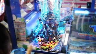 HUGE JACKPOT on a Japanese Coin Pusher [upl. by Wilone382]