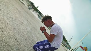 LVZ  Malade Clip Officiel [upl. by Cassella]