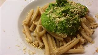 Pasta con pesto di rucola e avocado [upl. by Ahsenal]