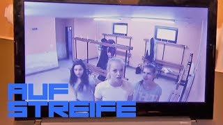 Versteckte Kamera in der Mädchenumkleide Wer ist der eklige Spanner  Auf Streife  SAT1 TV [upl. by Ritz83]